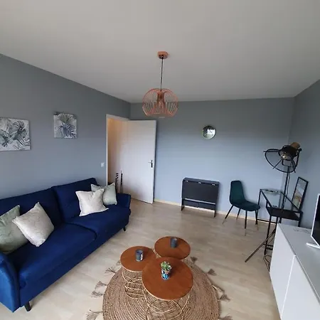 아파트 Studio With Balcony Near The Beach *