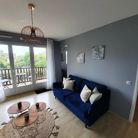 Studio With Balcony Near The Beach * 꺄부흐