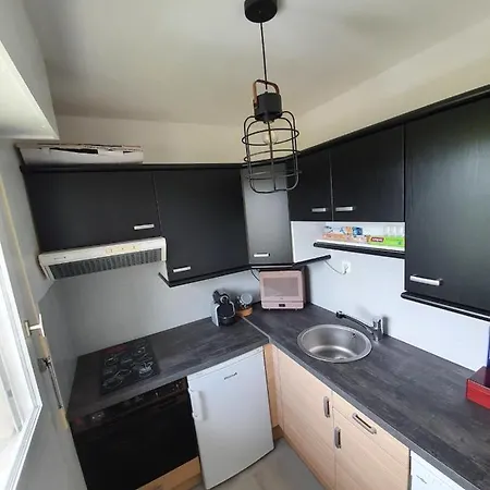 아파트 Studio With Balcony Near The Beach